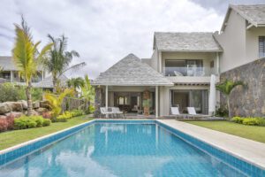 vue de la villa depuis la piscine - N°8